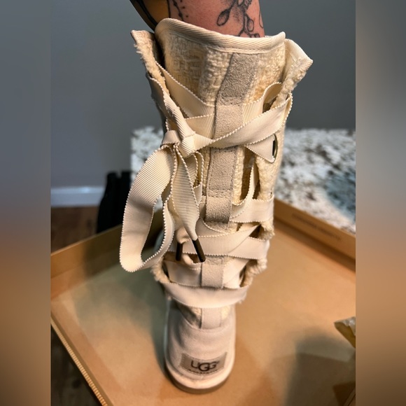 Lace up Uggs - Picture 3 of 3
